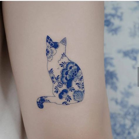 Let’s make you the cutest girl in the world! Look through the 100 Cutest Girls tattoo you will fall in love with at the first sight. In addition, you will find the best placement and unique ideas of this body ink here. Read it carefully and get inspiration to the full extent. Blue Ink Tattoos, Korean Tattoos, Instagram Pattern, Muster Tattoos, Cat Tattoos, Blue Tattoo, Cat Tattoo Designs, Tattoo Cat, Creative Tattoos