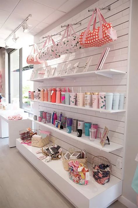 Small Beauty Shop Ideas, Small Boutique Stores, Small Business Retail Display Ideas, Cute Shop Ideas, Mini Store Ideas, Tiny Boutique Ideas, Mini Store Design Small Spaces, Stationery Shop Interior Design, Mini Store Design