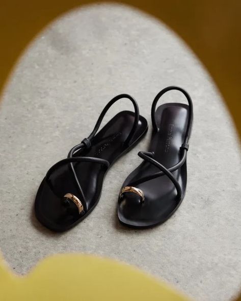 MATCHES: Emme Parsons… Emme Parsons, Women Slippers Fashion, Shoes Outfit Fashion, Classy Shoes, Chic Shoes, Shoe Inspo, Cute Sandals, Bag Shoes, Looks Chic