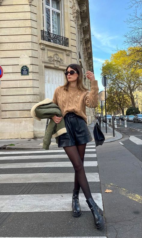 Leather Shorts Outfit Winter, Brown Leather Shorts Outfit, Shorts Outfit Winter, Preppy Paris, Brown Leather Shorts, Christmas Aesthetic Winter, Winter Shorts Outfits, Leather Shorts Outfit, Paris Chanel