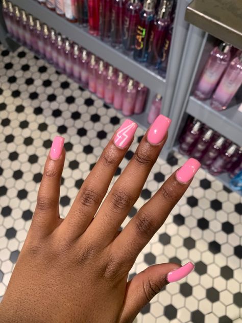 White Nails With Lightning Bolt, Lightning Bolt Almond Nails, Nails With Lighting Bolt, Nails Lighting Bolt, Short Nails With Lightning Bolt, Lightening Bolt Nails Acrylic, Lighting Nails, Lightning Bolt Nails Blue, Hot Pink Nails With Lightning Bolt