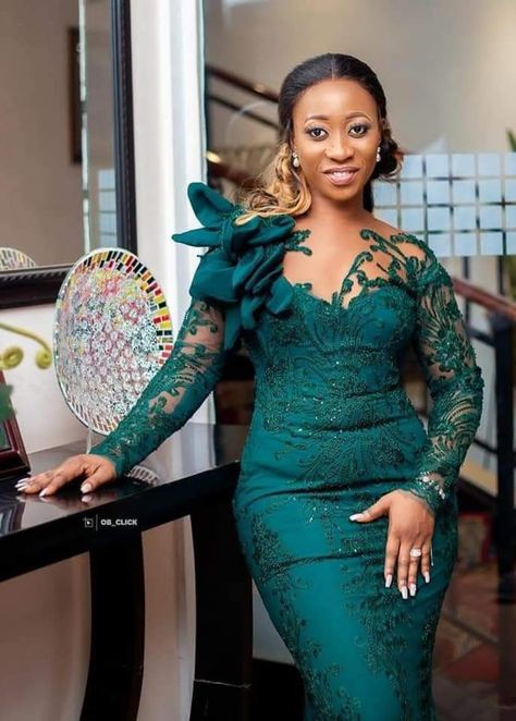 Event Dresses Classy, Emerald Green Lace Dress, Chic Bodycon Dress, Lace Dress Classy, African Fabric Dress, Beautiful Lace Dresses, African Dresses For Kids, Lace Gown Styles, Dinner Dress Classy