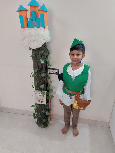 Felt paper jacket, cap n hen with beanstalk and chart paper castle. Jack And The Beanstalk Costume, Beanstalk Costume, Jack And Beanstalk, Bean Stalk, Paper Castle, Chart Paper, Homemade Costume, Storybook Characters, Jack And The Beanstalk