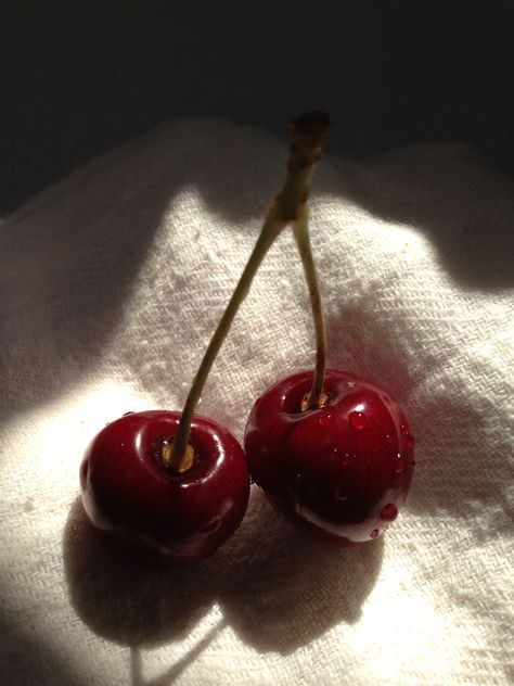 The Hollow, Cherry, Water, White