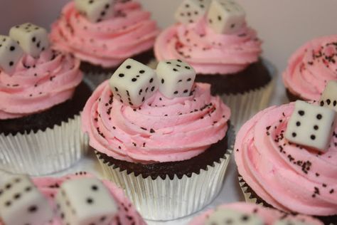 Bunko...  Cupcake using sugar cubes… so cute for a game night or game themed party Bunco Dice, Bunco Ideas, Amazing Cupcakes, Pink Treats, Bunco Party, Cupcake Art, Sugar Cubes, Cupcake Decorating, Kid Food