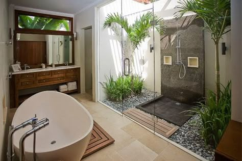 Balinese Bathroom, Jungle Bathroom, Tropical Bathroom, Zen Bathroom, Outdoor Showers, Outdoor Bathroom, Outdoor Bath, Bad Inspiration, Outdoor Bathrooms