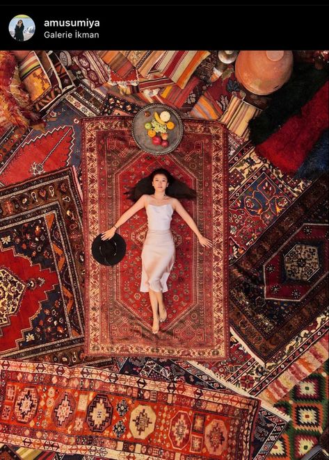 Carpet Background Photoshoot, Arabic Photoshoot, Rug Photoshoot Ideas, Rug Photoshoot, Middle Eastern Photography, Persian Rug Photoshoot, Middle Eastern Portrait Photography, Arab Carpet Aesthetic, Vogue Afghanistan