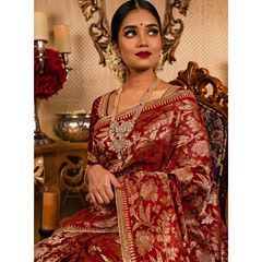 Banaras kanchi✨ • Lovely @kusumaboppana in our Banaras-kanchi ensemble. • Hello BayArea! We are back. We are thrilled to be showcasing… Bridal Banarasi Saree, North Indian Wedding, Red Saree Wedding, Bridal Atelier, Bridal Sarees South Indian, Couple Wedding Dress, Bengali Bride, Saree Jewellery, Indian Bride Outfits