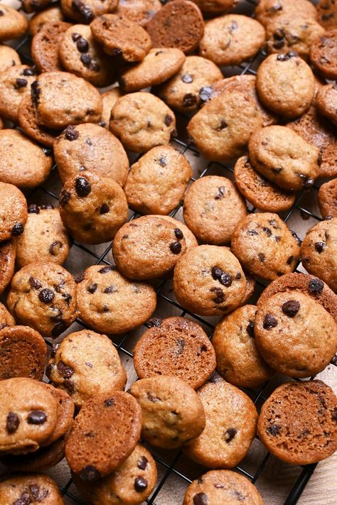 Famous Amos Style Mini Chocolate Chip Cookies - Jaja Bakes Mini Cookies Packaging, Famous Amos Cookie Recipe, Cookies Sprinkles, Famous Amos Cookies, Crunchy Chocolate Chip Cookies, Famous Amos, Mini Chocolate Chip Cookies, Bite Size Cookies, Mini Chips