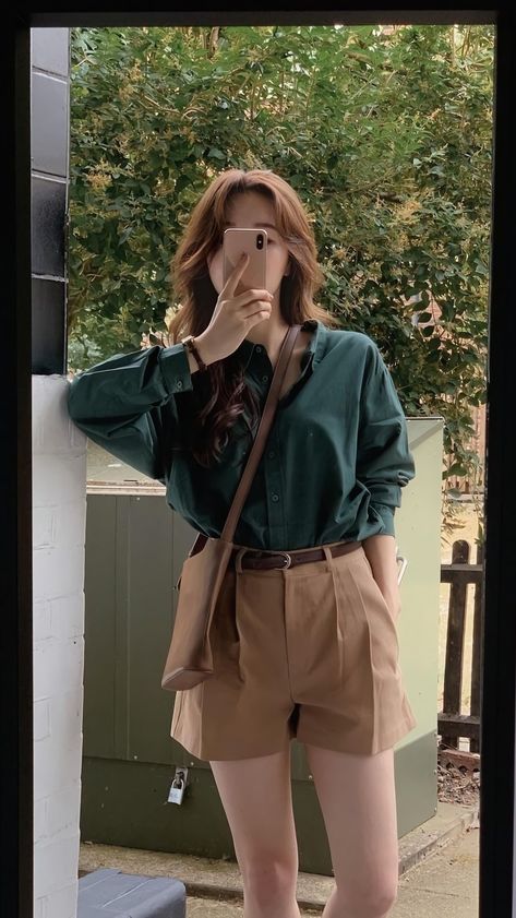 Simple Casual Outfits, Casual Work Outfits Women, Korean Outfit Street Styles, Casual College Outfits, Relaxed Outfit, Casual Day Outfits, Quick Outfits, Korean Fashion Trends, Easy Trendy Outfits