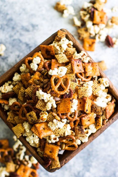 Easy Popcorn Bar, Diy Popcorn Seasoning, Popcorn Snack Mix Recipes, Popcorn Mix Recipes, Ranch Popcorn, Chex Snack Mix, Fall Snack Mixes, Pretzel Mix, Snack Mix Recipe