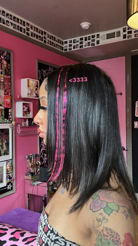 Skunk Stripes On Curly Hair, Scene Hair Stripes, Colorful Streaks In Hair, Black Hair Pink Streaks, Pink Racoon Tail Hair, Black Hair With Streaks, Black Hair With Pink Streaks, Y2k Dyed Hair, Angel Ring Hair