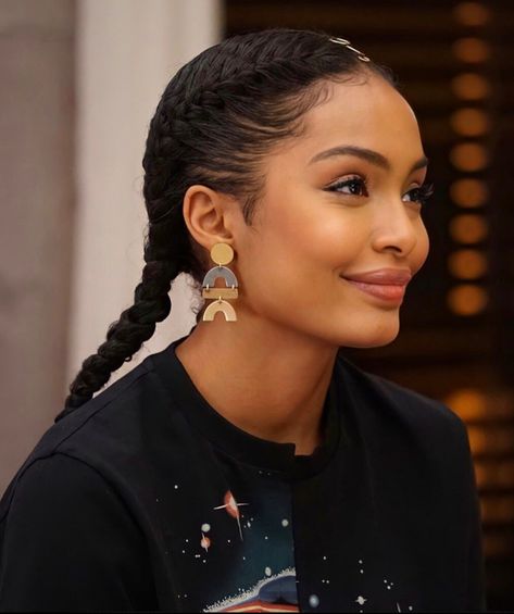 Tara Shahidi, Halle Bailey Updo, Grownish Hairstyles, Yari Shahidi Hairstyles, Yara Shahidi Braids, Yara Shahidi, Yara Shahidi Makeup, Yara Shahidi Hairstyles, Yara Shahidi Aesthetic