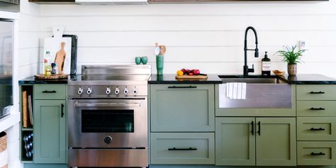 Green Kitchen Cabinets Design Ideas - Sunset Magazine Green Kitchen Cabinets Ideas, Colorful Appliances, Colorful Kitchen Appliances, Soft Green Paint, Kitchen Window Bar, Lodge Kitchen, Green Kitchen Designs, Kitchen Cabinet Inspiration, Dark Green Kitchen