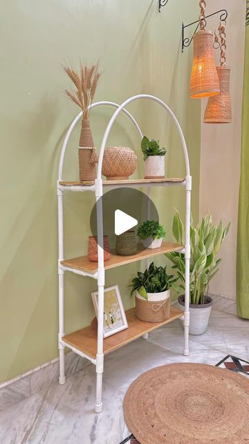 Pvc Plant Stand, Ideas Con Pvc, Bookshelf Diy, Pvc Connectors, Diy Storage Shelves, My Favorite Books, Bookshelves Diy, Instagram Diy, Wooden Planks