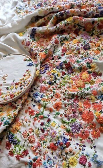 Chloe Amy Avery, Embroidered Flower Pattern, Colorful Yarn Crochet, Crochet And Embroidery Together, Embroidery On Patterned Fabric, New Hobby Aesthetic, Embroider Clothing, What To Embroider, Things To Embroider