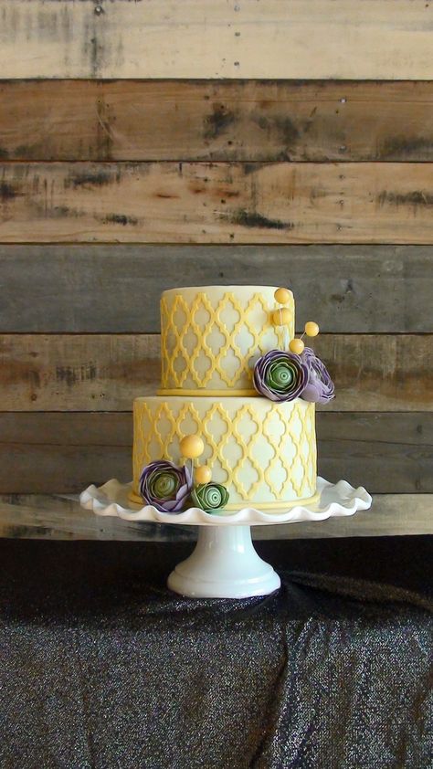 Ranunculus Lattice Cake - Gumpaste ranunculus, fondant berries and lattice design using the Marvelous Molds moroccan onlay. :) Teal Cake, Yellow Wedding Cake, Special Event Cakes, Cake Studio, Cake Central, Special Occasion Cakes, Kansas City Wedding, Painted Cakes, Wedding Cake Inspiration