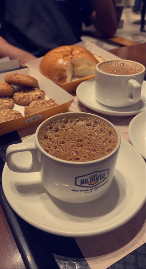 Nilofer Cafe Hyderabad Snap, Creative Snapchats, Snap Night, Food Snap, Restaurant Pictures, Friend Photography, Time Pass, Dubai Shopping, Best Friend Photography