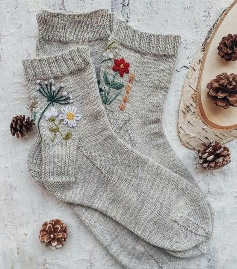 Embroidered Hats Ideas, Wildflower Embroidery, Embroidered Socks, Merino Wool Socks, Handmade Socks, Soft Socks, Diy Socks, Sock Knitting, Hand Knit Socks