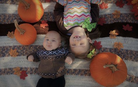 Our DIY Fall Photoshoot – Magical Momma Fall Pictures Kids, Fall Mini Shoot, Fall Baby Photos, Fall Photoshoot Family, Fall Photo Props, Autumn Photography Portrait, Fall Baby Pictures, October Month, Fall Minis