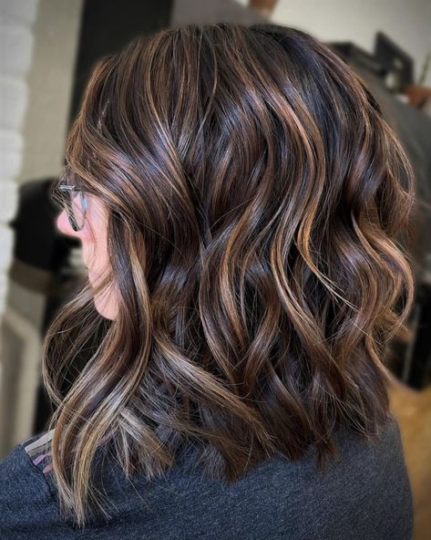 Shoulder-Length Brown Hair with Highlights Dark Hair With Golden Brown Highlights, Brunette Bob With Highlights, Short Dark Brown Hair, Brown Hair With Highlights And Lowlights, Cinnamon Hair, Light Blonde Highlights, Ash Blonde Highlights, Hair With Highlights, Medium Brown Hair