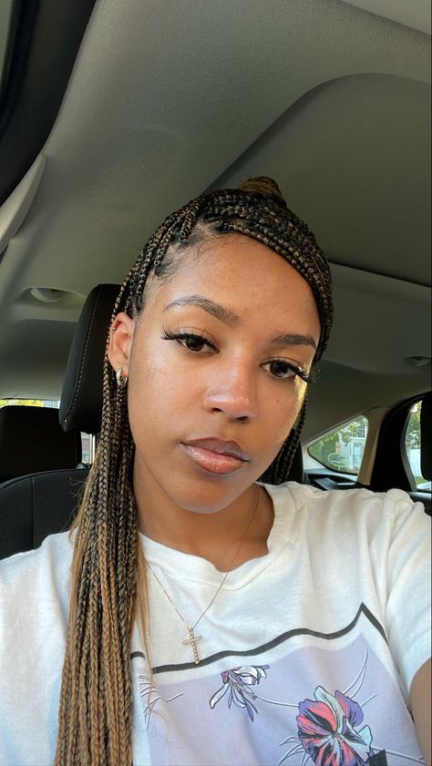 Side Swoop Braids Black Women, Swoop Half Up Half Down Braids, Side Swoop Hairstyles For Black Women, Side Swoop Knotless Braids, Side Swoop With Braids, Swoop Hairstyles With Braids, Knotless Braids Half Up Half Down, Side Swoop Braids, Knotless Braids Styled