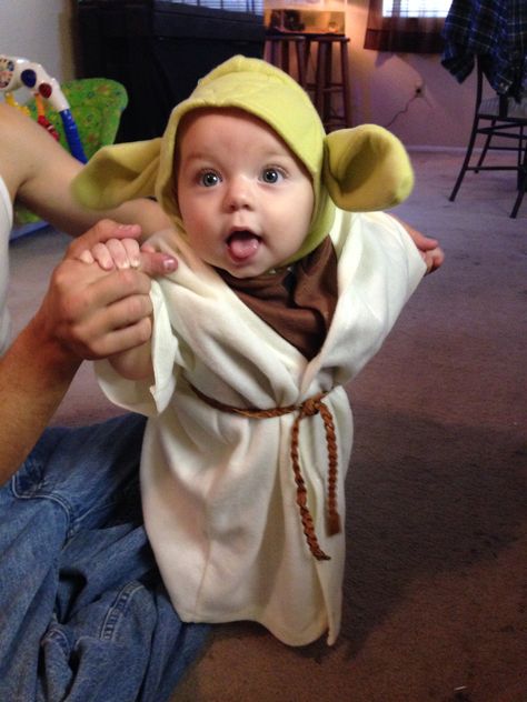 Yoda Costume Diy, Toddler Yoda Costume, Yoda Halloween Costume, Baby Yoda Costume, Disfraz Star Wars, Yoda Halloween, Family Themed Halloween Costumes, Yoda Costume, Pregnancy Costumes