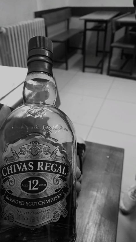 Chivas Regal Fake Story, Whisky Chivas Regal, Whisky Chivas, Chivas Regal, Blended Scotch Whisky, Scotch Whisky, Whiskey Bottle, Whiskey, Drinks