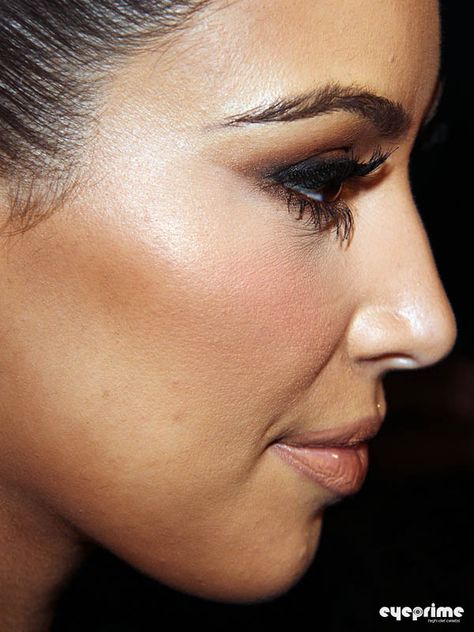 Kim Kardashian's make up Kim K Side Profile, Kim Kardashian Side Profile, Kim Kardashian Nose, Young Kim Kardashian, Kim Style, Facial Shapes, Kim Kardashian Hot, Kim Kardashian Makeup, Chanel Cosmetics