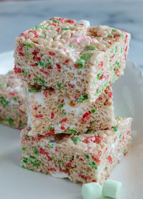 Christmas Rice Krispie Squares – Nina Kneads to Bake Rice Crispy Squares, Krispie Treats Christmas, Rice Krispie Treats Christmas, Christmas Rice, Marshmallow Cereal, Rice Krispie Squares, Savory Dessert, Crunch Bars, Bar Game