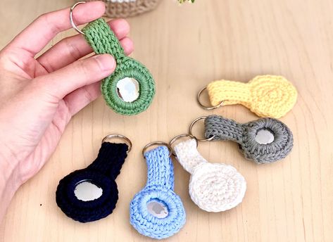 Air Tag Crochet, Crochet Airtag Keychain, Airtag Holder Crochet, Air Tag Holder Crochet Pattern, Crochet Air Tag Holder, Airtag Holder Diy, Airtag Crochet, Crochet Airtag Case, Crochet Airtag Holder