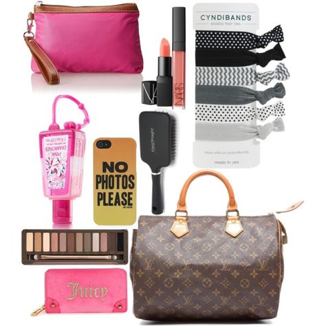 What's in my purse ? ? What's In My Purse, In My Purse, Purse Essentials, My Purse, Handbag Essentials, Studded Bag, What In My Bag, Inside Bag, Packing Tips For Travel