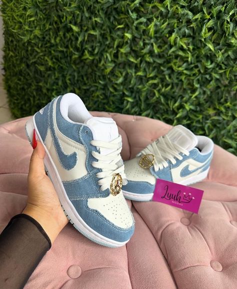 Basket Vintage, Tenis Nike, Cute Nike Shoes, Cute Nikes, Girly Shoes, Shoe Inspo, Swag Shoes, Trendy Sneakers, Blue Shoes