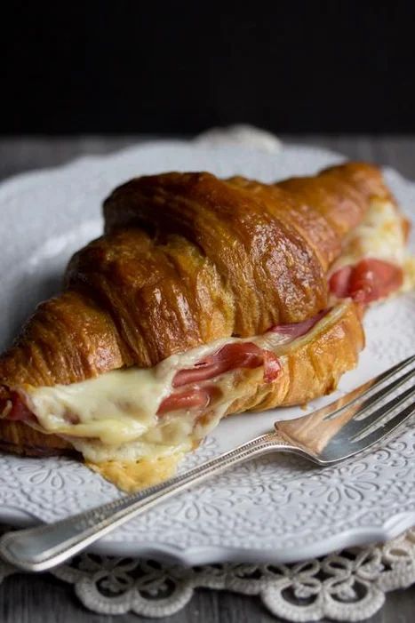 Croissant Sandwich Recipe, Special Sandwiches, Ham Cheese Croissant, Ham Sandwich Recipes, Croissant Recipes, Recipes Step By Step, Ham And Cheese Croissant, Cheese Croissant, Croissant Sandwich