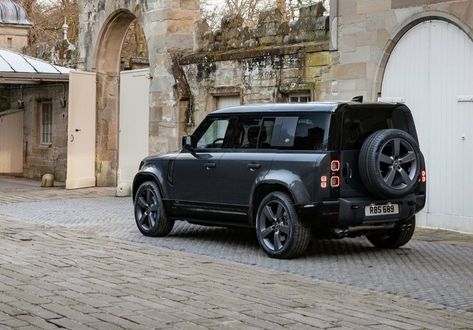 New Land Rover Defender, American Pickup Trucks, New Defender, Rich Aesthetic, Custom Bmw, Bike Engine, Visual Board, Land Rover Defender 110, Defender 90