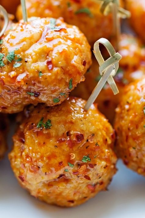 Firecracker Chicken Meatballs - These meatballs are made with chicken and taste like firecracker chicken! Easy to prepare and ready in about 30 minutes! #meatballs #chickenmeatballs #gamedayfood | Littlespicejar.com Easy Chicken Appetizers, Firecracker Chicken Meatballs, Firecracker Chicken, Chicken Meatball Recipes, Mini Appetizers, Appetizers For A Crowd, Chicken Appetizers, Appetizer Bites, Chicken Meatballs