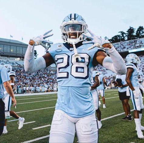 North Carolina Football Wallpaper, Unc Football Wallpaper, Shoe Wallpaper, North Carolina Football, American Football Cleats, Sports Aesthetics, Cool Football Pictures, Tar Heels Football, Football Swag