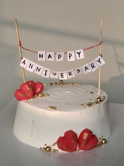 Aesthetic Cakes For Anniversary, Anniversary Cake Ideas Aesthetic, Wedding Anniversary Cake Aesthetic, Birthday For Husband Decoration, Anniversary Aesthetic Cake, 5 Anniversary Cake, Cute Anniversary Cake Ideas Simple, Easy Anniversary Cake, Simple Wedding Anniversary Cake