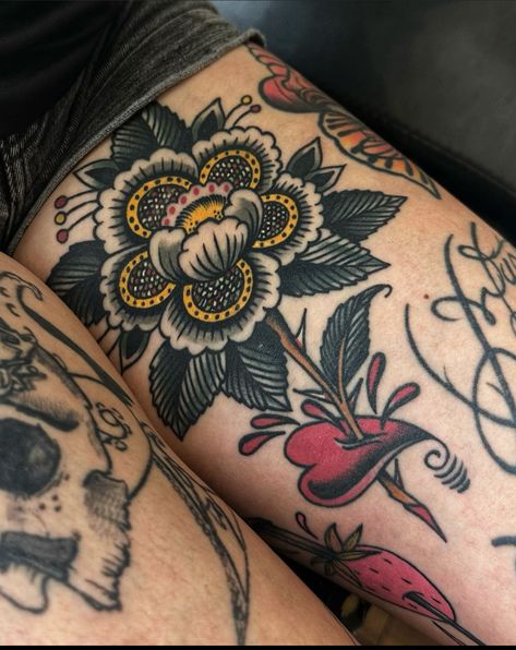 American Traditional Side Tattoo, Traditional Tattoo Sleeve Women, Person With Tattoos, Kk Tattoo, Blitz Tattoo, Trad Tattoos, Traditional Style Tattoo, Saved Tattoo, Traditional Tattoo Sleeve