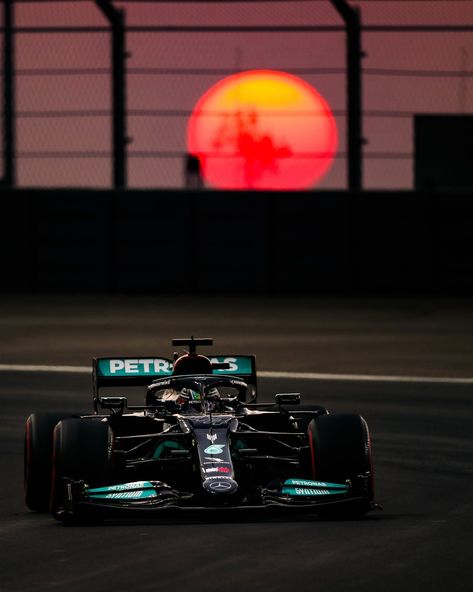 Mercedes-AMG PETRONAS F1 Team on X: "https://t.co/2s9vEsUTu6" / X Mercedes Girl, Mercedes Petronas, Watch F1, Petronas F1, Formula 1 Car Racing, Ferrari Racing, Sports Aesthetic, Amg Petronas, Formula 1 Car