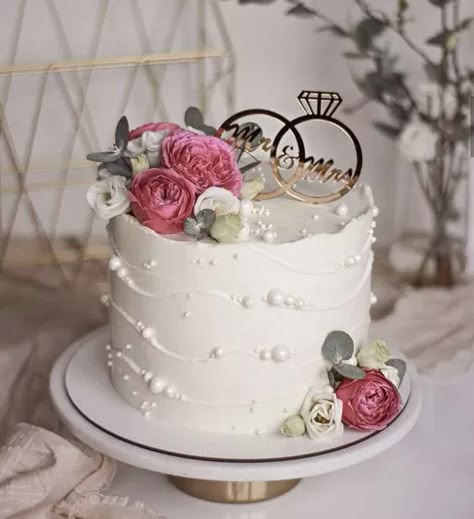 Exquisite Engagement Party Cakes - Dream Wedding Simple Anniversary Cakes, 25th Wedding Anniversary Cakes, Wedding Cake Simple Elegant, 25 Anniversary Cake, Anniversary Cake Designs, Rodjendanske Torte, Engagement Party Cake, Wedding Anniversary Cakes, Small Wedding Cakes