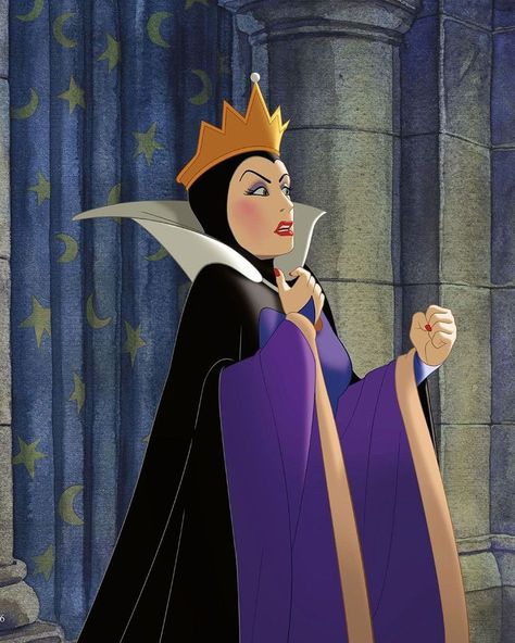 The myth of the evil stepmother - BBC Worklife Queen Animation, Evil Queen From Snow White, Evil Queen Costume, Snow White Queen, Disney Evil Queen, Snow White Evil Queen, Evil Stepmother, The Evil Queen, Evil Villains