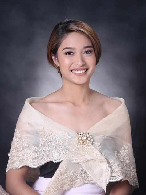 Graduation Pictorial Studio, Hairstyle For Graduation Pictorial, Modern Filipiniana Gown, Filipiniana Wedding Dress, Graduation Attire, Modern Filipiniana Dress, Graduation Dress College, Filipiniana Wedding, Graduation Shoot