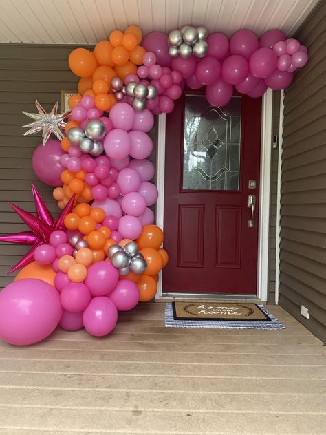 Balloons Around Doorway, Garage Door Balloon Garland, Balloon Arch Around Door, Doorway Balloon Garland, Front Door Balloon Garland, Outdoor Balloon Garland, Halloween Balloons, Balloon Ideas, Candy Christmas