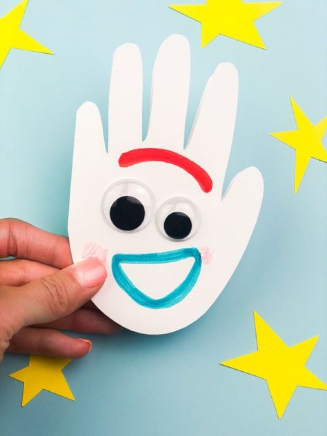 This handprint Forky craft is a fun Disney craft for kids. It's easy enough for toddlers, preschoolers and kindergarten children to make. #simpleeverydaymom #disneycrafts #kidscrafts #craftsforkids #preschoolers #toddlers #diydisney #disney #disneykids #handprintcrafts Disney Crafts Preschool Art Projects, Creative Arts For Toddlers, Easy Hand Craft, H Crafts For Toddlers, Disney Crafts For Kids Preschool, Toy Story Crafts For Kids, Crafts With Googly Eyes, Easy Disney Crafts For Kids, Easy Crafts For Kids To Make