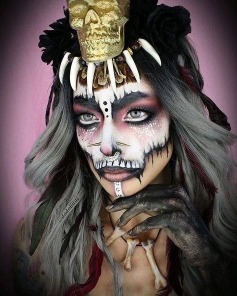 Voodoo Makeup, Witch Doctor Costume, Voodoo Costume, Makeup Ideas For Halloween, Voodoo Halloween, Badass Halloween Costumes, Voodoo Priestess, Creepy Costumes, Headpiece Diy