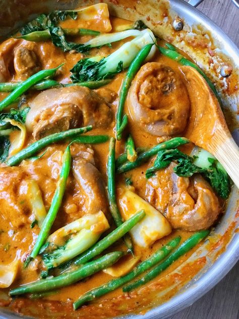 Kare Kare Recipe, Beef Oxtail, Eating Pineapple, Beef Tripe, Oxtail Stew, Hearty Stew, Pork Hock, Filipino Dish, Pork Broth