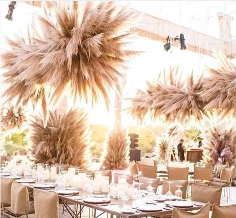 Grass Centerpiece, Feather Centerpieces, Grass Decor, Pampas Grass Decor, Boda Mexicana, Grass Wedding, Tall Centerpieces, Wedding Cake Designs, Dried Flower Arrangements