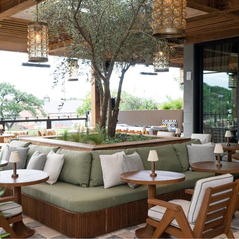 Outdoor Restaurant Furniture Design, Rooftop Restaurant Design Ideas, Outdoor Dining Restaurant, Breakfast Hotel, Outdoor Restaurant Design, Modernist Architecture, Soho Home, Restaurant Lounge, Austin Homes