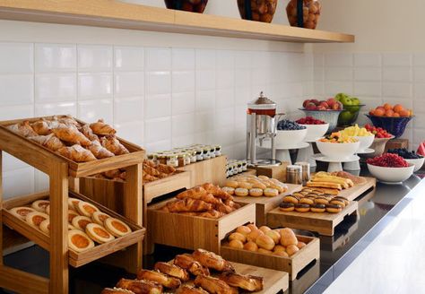 Breakfast buffet at Venice restaurant Coffee Buffet Ideas, Boutique Hotel Breakfast Buffet, Breakfast Display Ideas, Buffet Breakfast Ideas, Breakfast Restaurant Ideas, Hotel Breakfast Ideas, Buffet Photography, Buffet Table Ideas, Wooden Buffet Table